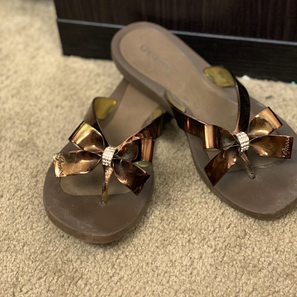 Guess bow sandal!